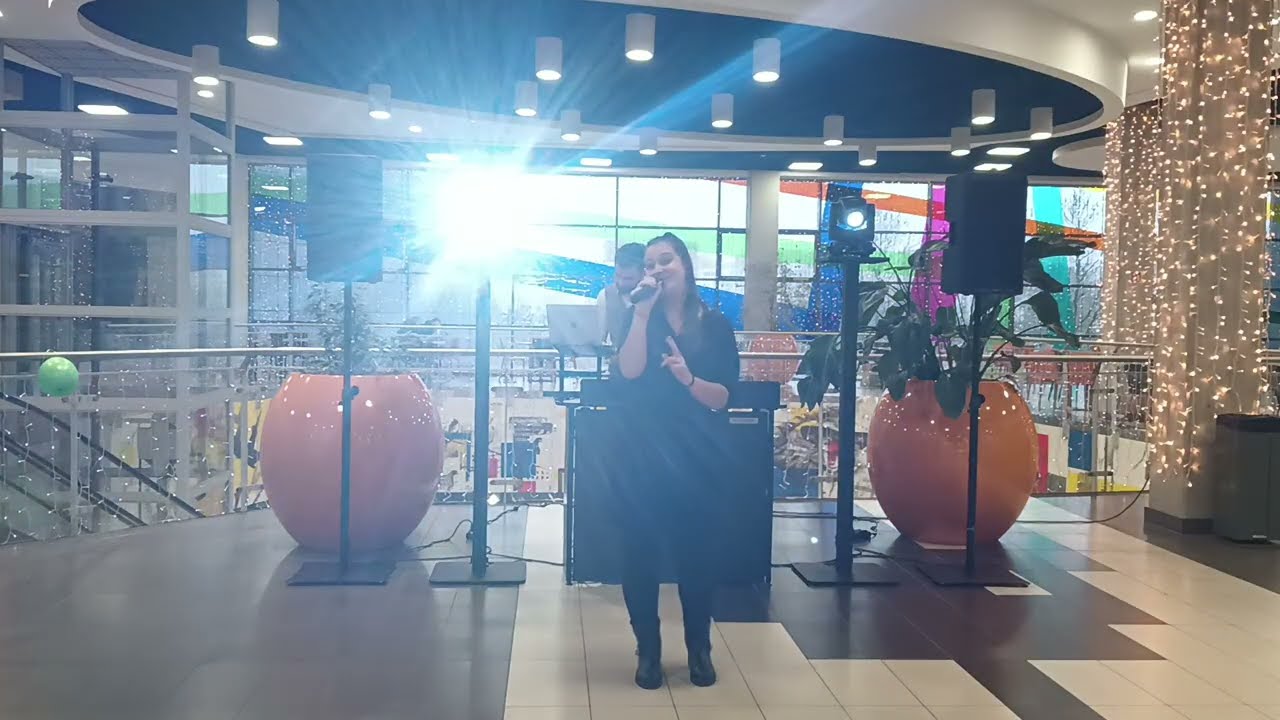 Anna Porowska - Majowy wieczór (Świąteczny Festyn Charytatywny w Centrum Handlowym Feeria)