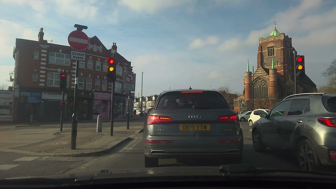 London Drive | Bush Hill Park - Wood Green (via Palmers Green)