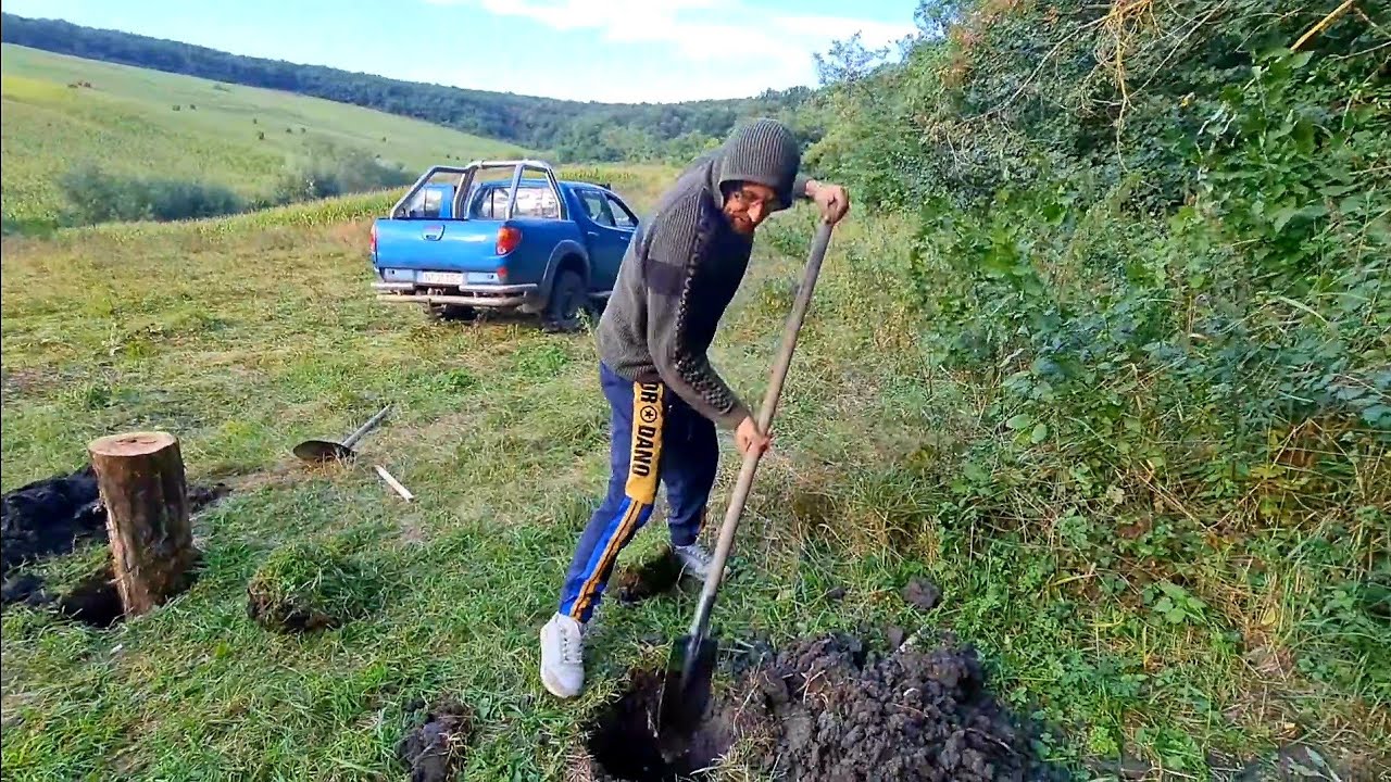 Ne plimbam cu atv ul și Cornel muncește la  casuta din padure!