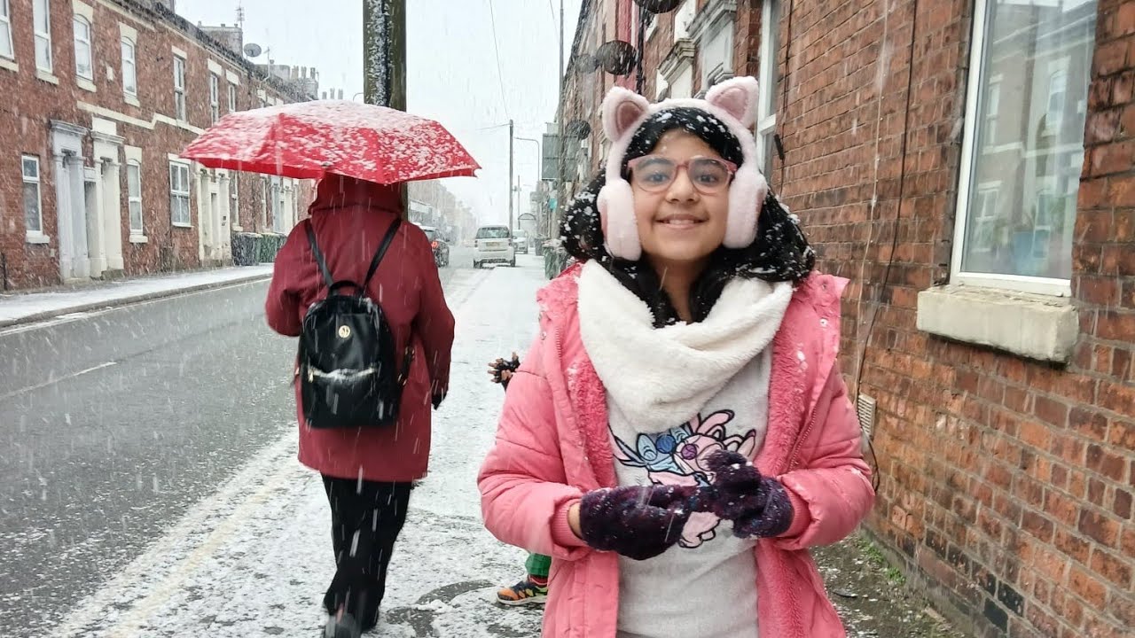 Uk ഈ വർഷത്തെ ആദ്യത്തെ സ്‌നോ... എൻജോയ് 