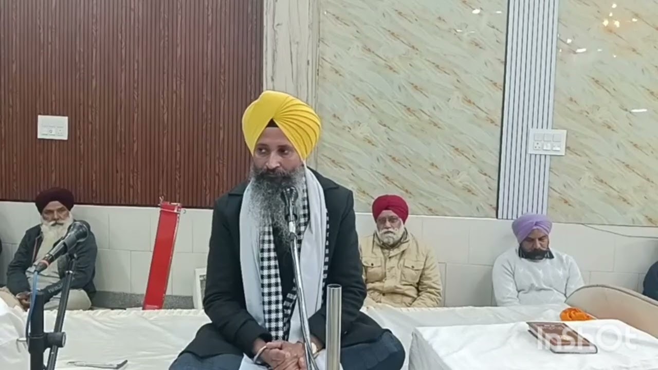 ਨਾਗਰ ਜਨਾਂ ਮੇਰੀ ਜਾਤਿ ਬਿਖਿਆਤ ਚੰਮਾਰੰ।।