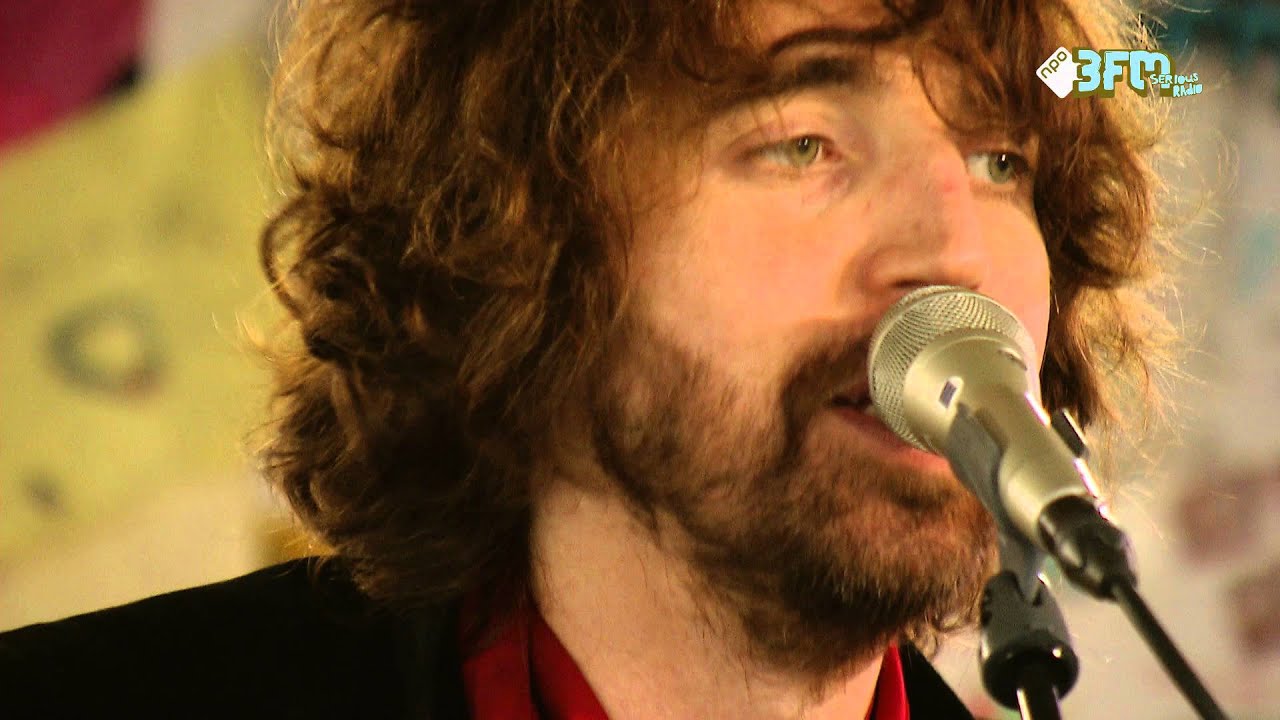 Jonathan Jeremiah speelt 'Rosario' live in het Glazen Huis