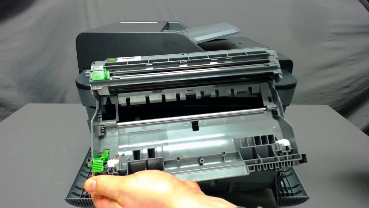 How to replace the toner cartridge in a DCPL2550DW