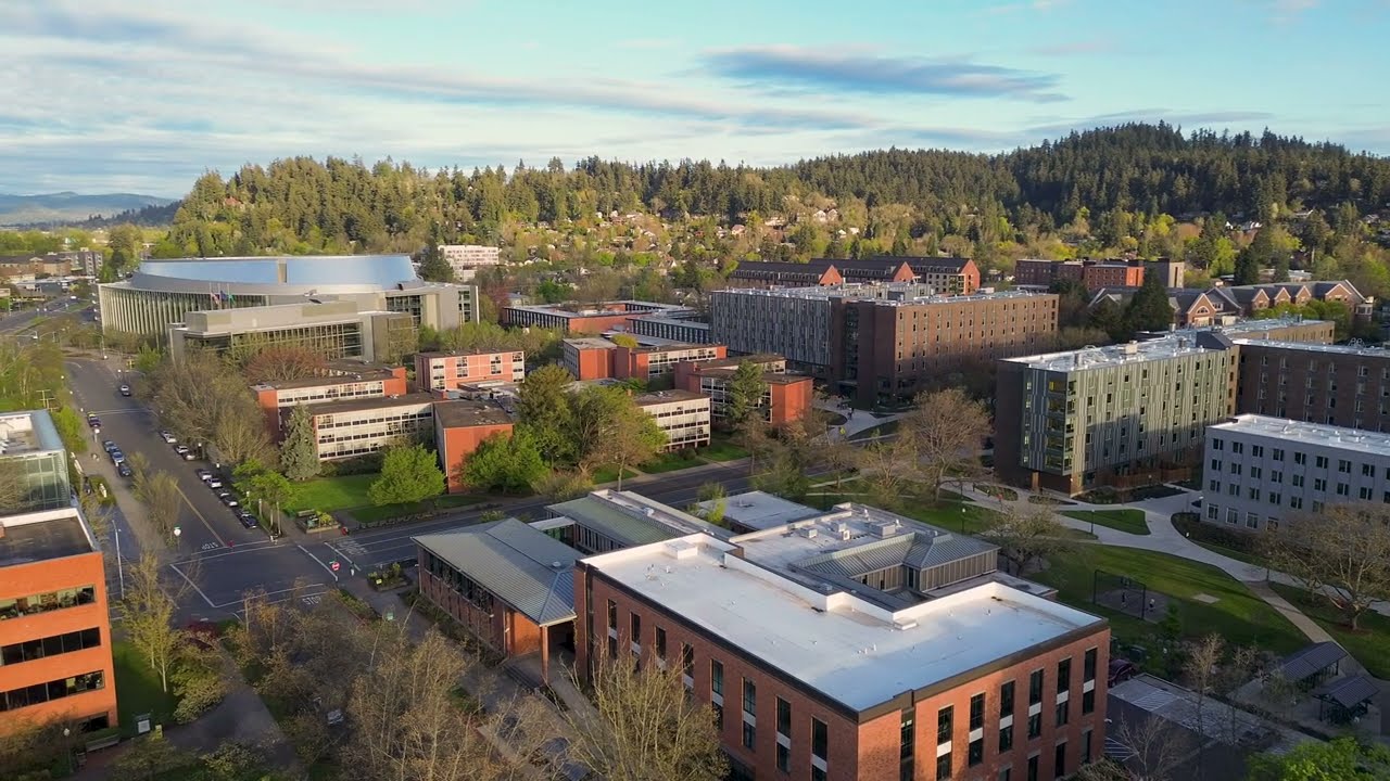 UO campus in sunset (4K drone)