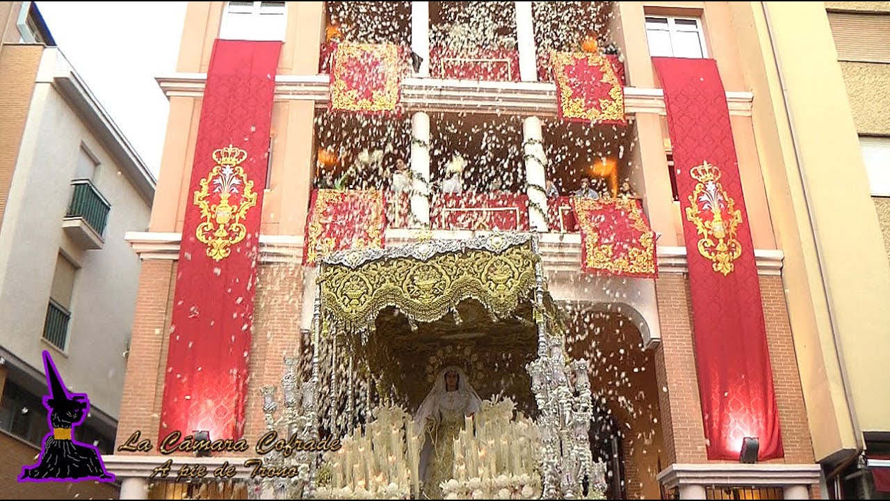 CORONACIÓN VIRGEN DEL ROCÍO MÁLAGA (VUELTA): ENCIERRO. IMPRESIONANTE PETALADA FINAL