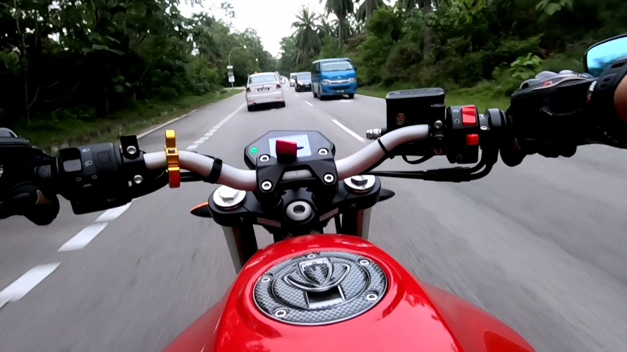 Test ride benelli tnt 249s exzos yoshimura