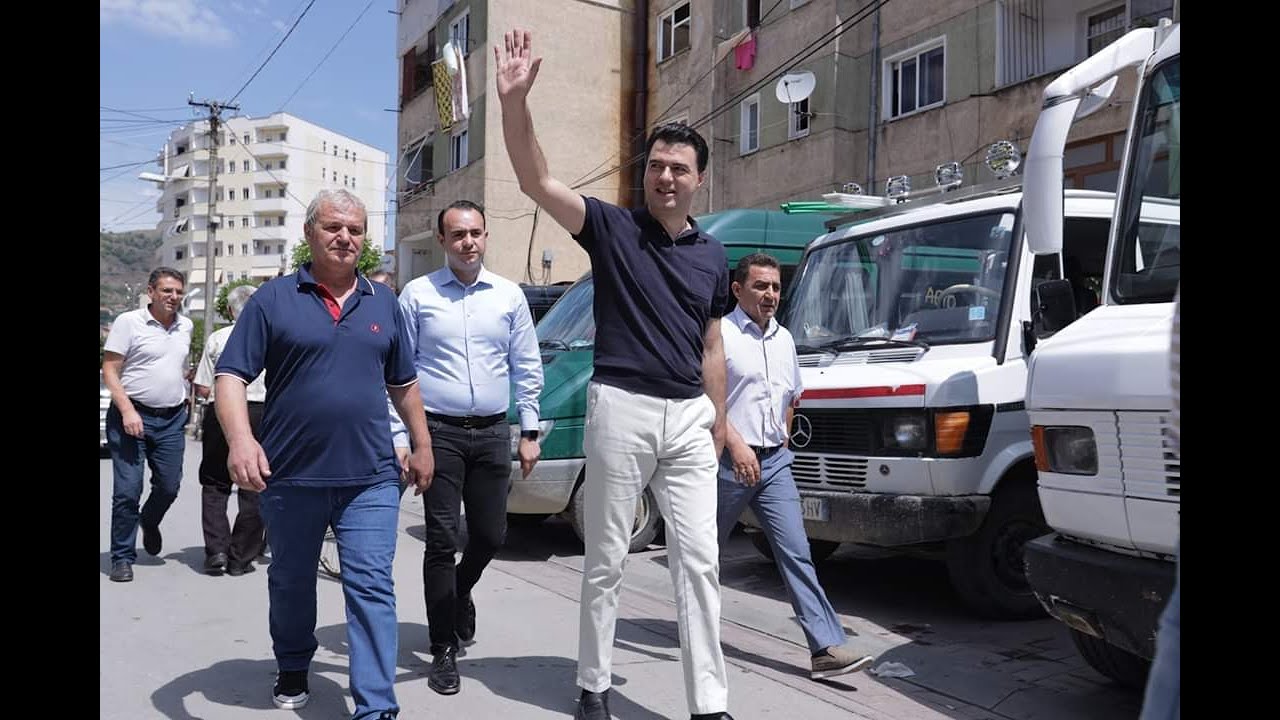 Lulzim Basha në Pogradec për të parë nga afër situatën e biznesit