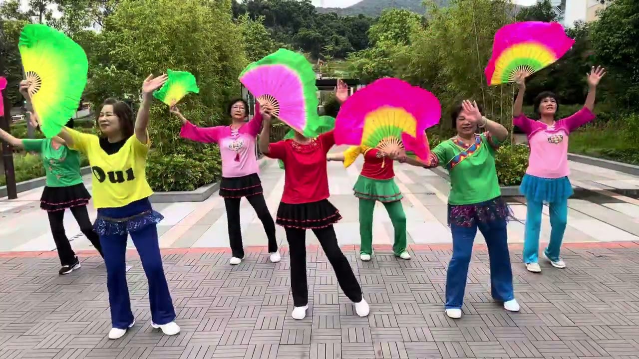 优美開心廣場舞（夢里的你）送给大家一齊分享吓、謝謝🙏大家！