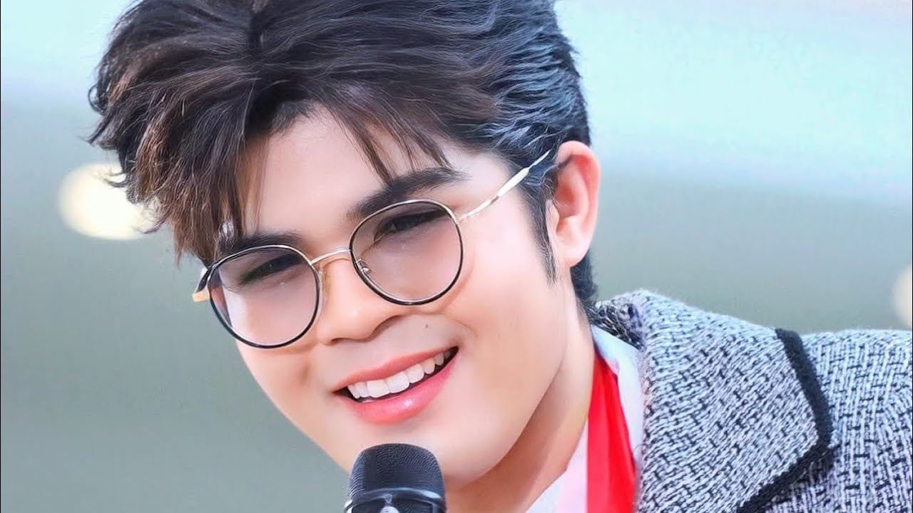 มินิคอนเสิร์ต ไรอัล กาจบัณฑิต งาน ROADSHOW OTOP SAKAEO 2025 ศูนย์ราชการแจ้งวัฒนะ 27/5/2025