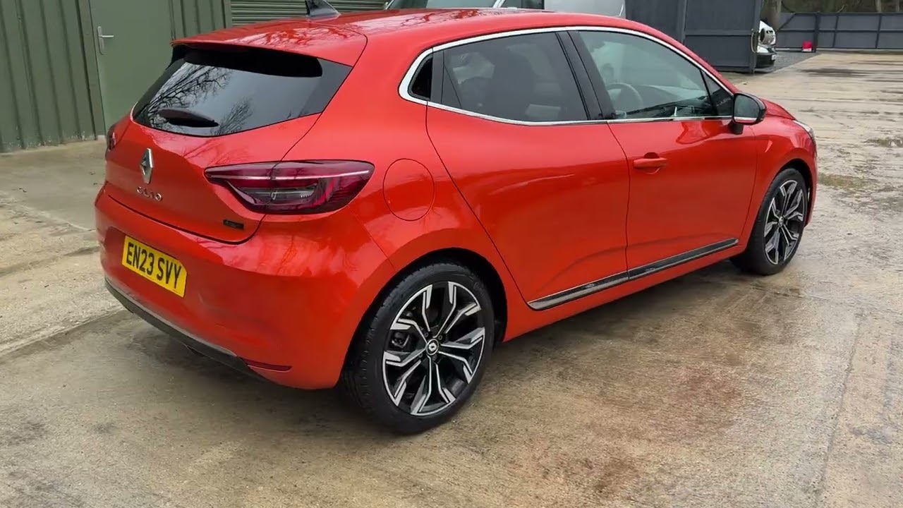 Renault Clio 1.6 Techno E-Tech HEV Automatic (5 Door) hybrid with just 8,699 miles