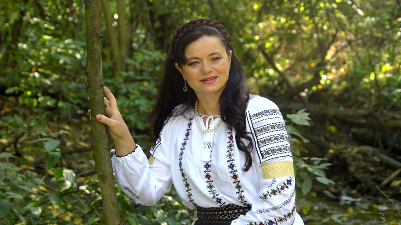 Omul cît trăiește-n lume. Muz. Gh. Crețu, versuri Galina Furdui, interpret Viorica Ciubotaru.