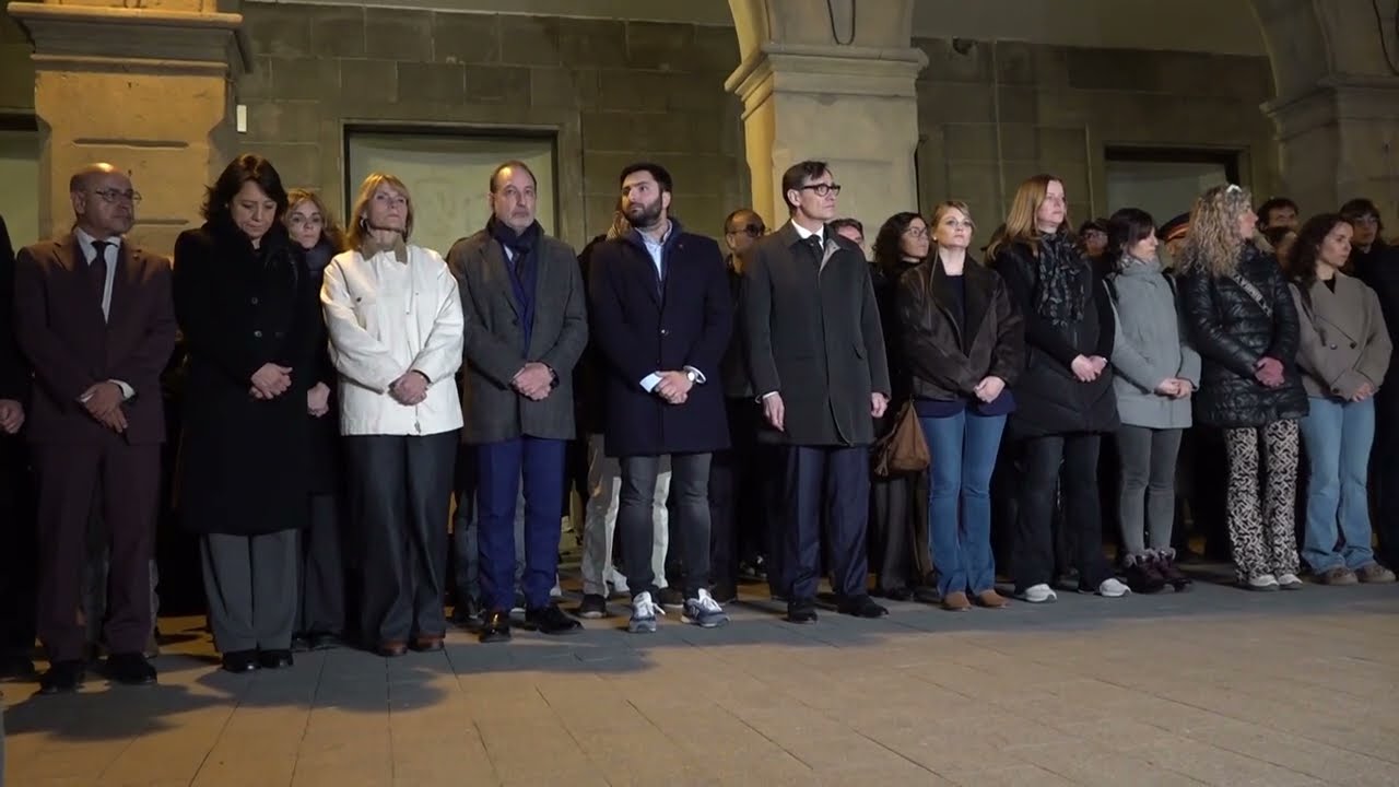 Salvador Illa presideix el minut de silenci per les víctimes de Manlleu