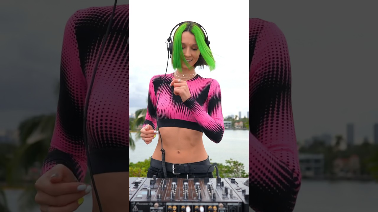 My Yearmix hit 1.000.000 views on YouTube in a month 😍 #melodictechno #missmonique