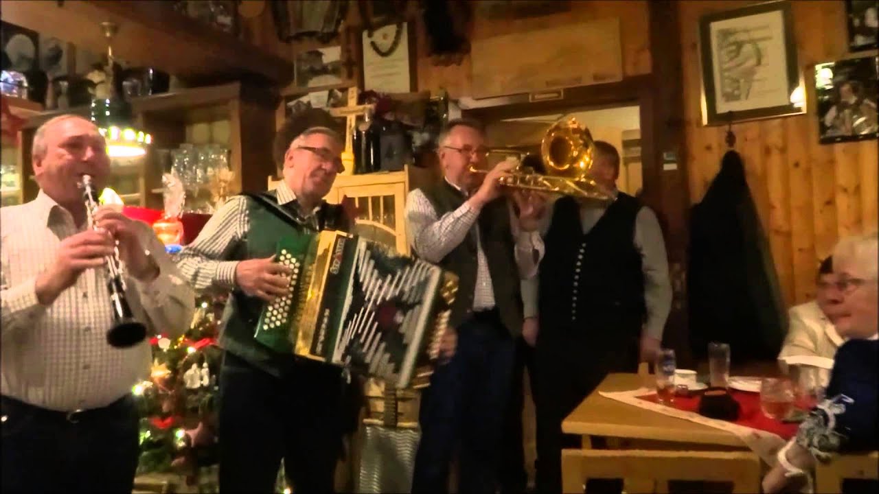 Die Stoanis spielen auf beim Geburtstag der Strossegg-Wirtsleute.