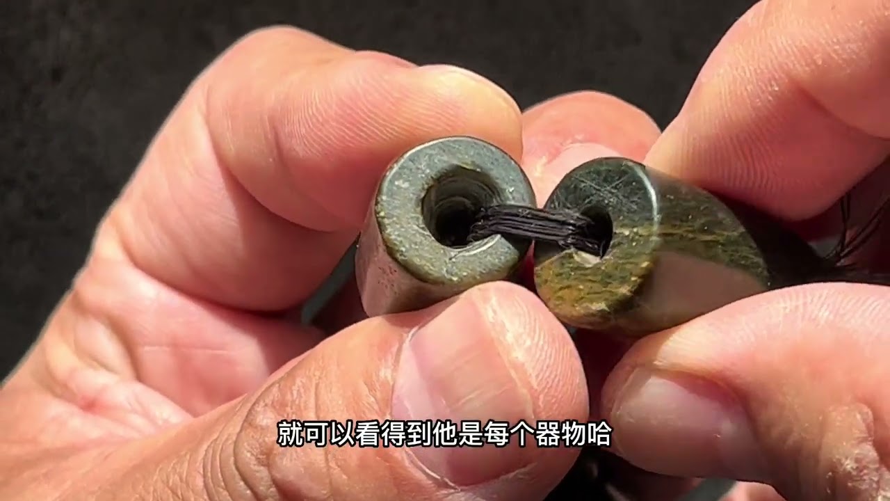 红山文化玉器玉勒子如何鉴别？和中华第一龙c形龙一样玉料河磨料