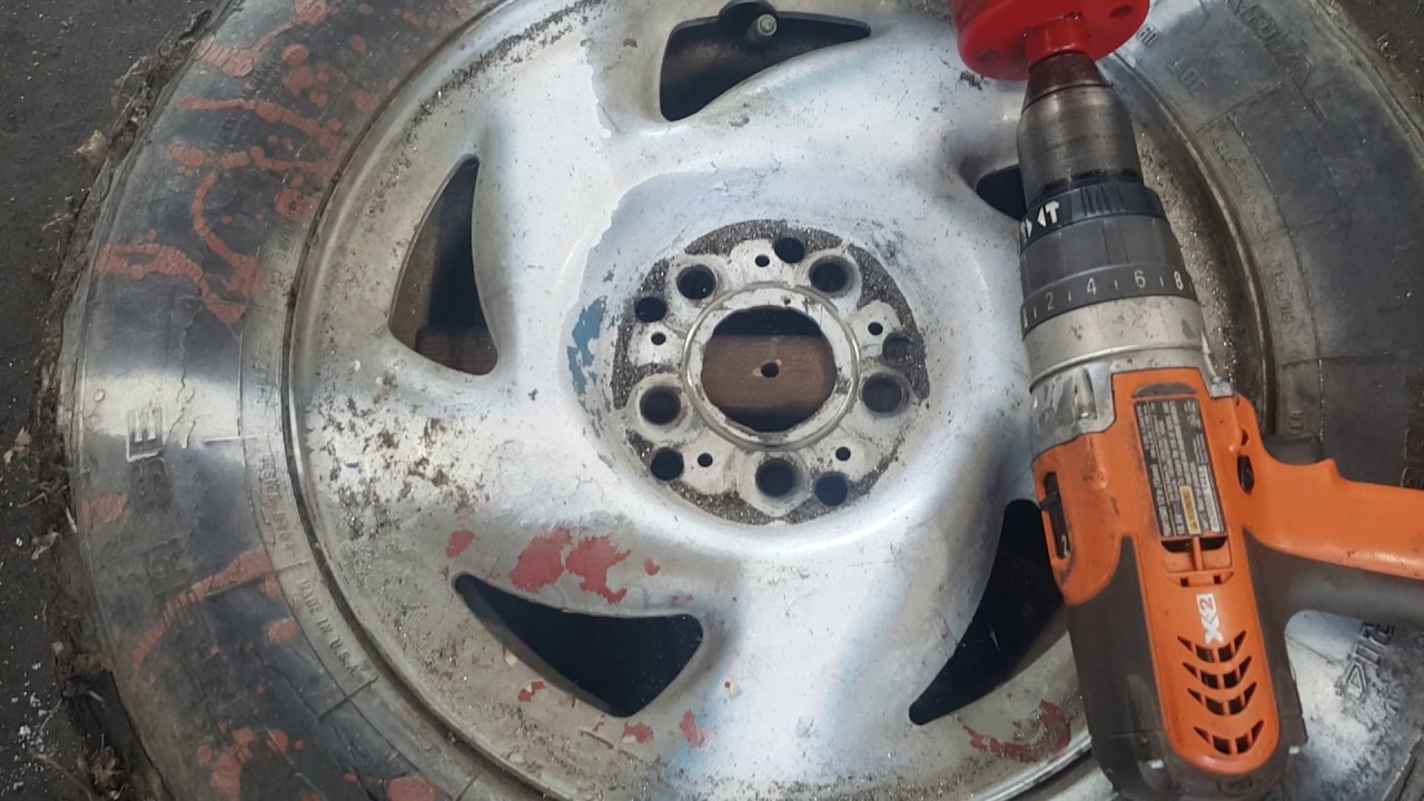 Enlarging derby wheels hub center holes