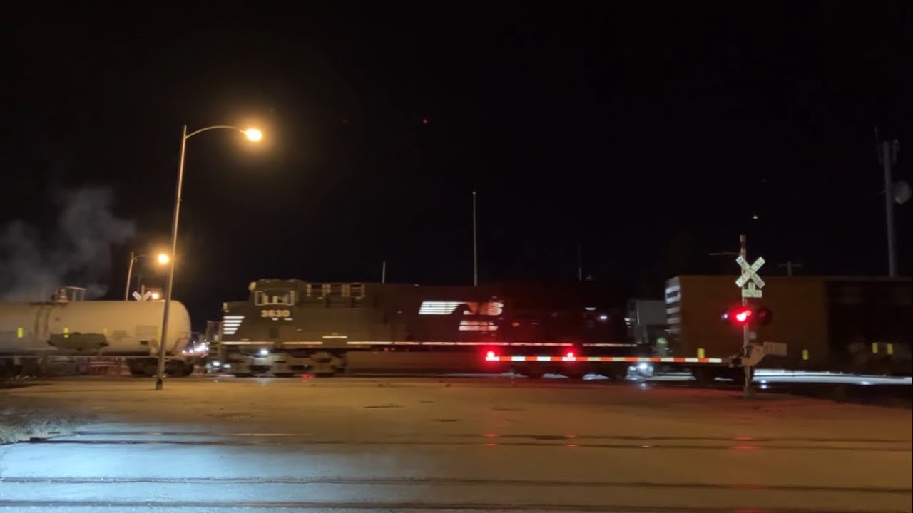 UP 8462 Manifest Freight Train w/ GP38N & NS DPUs East, Main St. Railroad Crossing, Fremont NE