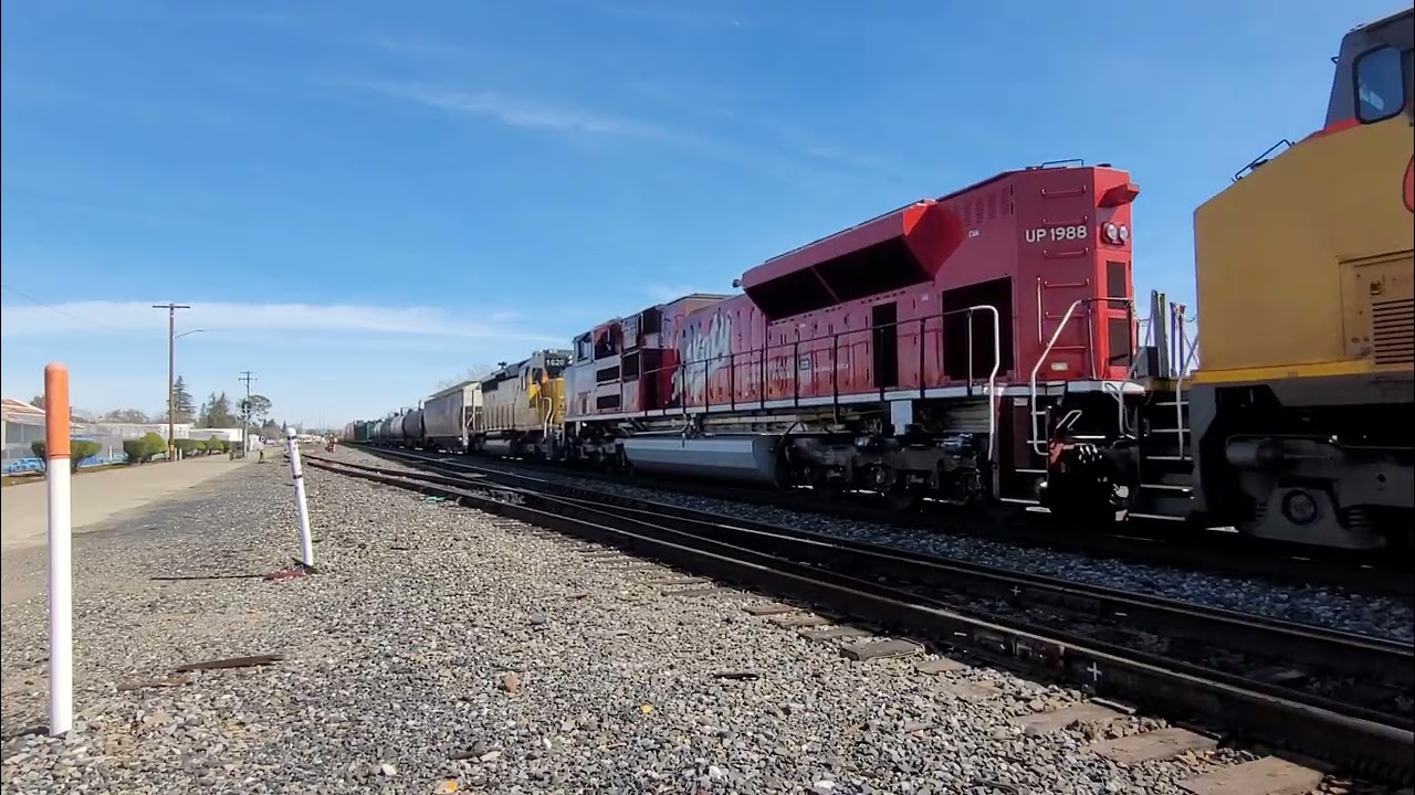 Union Pacific 5256 West w/UP 1988 MKT Heritage Unit & SD40N @ Roseville CA 2/23/2026