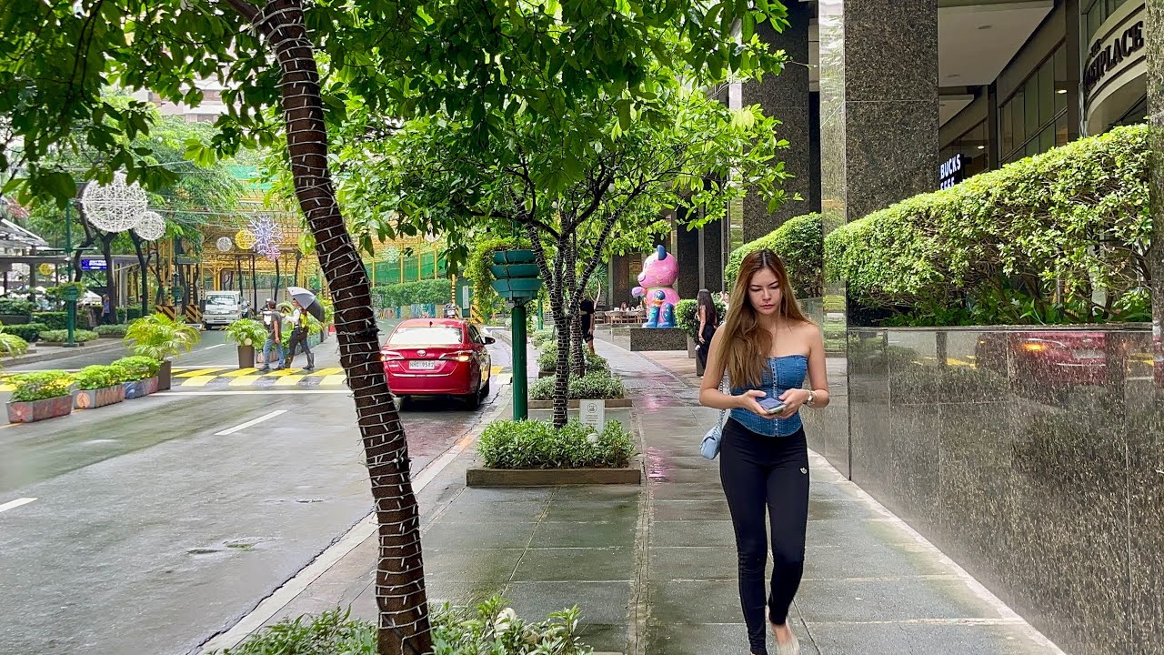 BGC Taguig Walking Tour | First Day of December in the Modern City of Metro Manila, Philippines