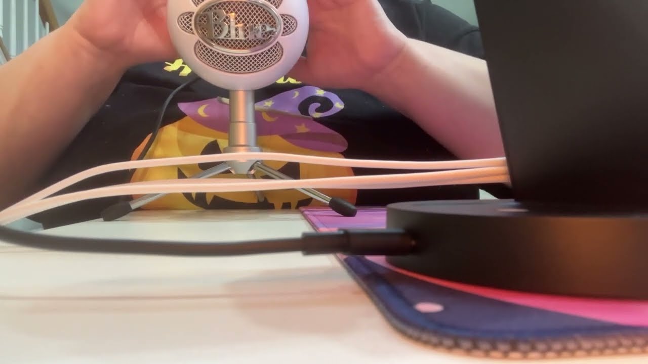 ASMR - testing blue snowball ice // tapping/scratching the mic + mouth sounds 💕