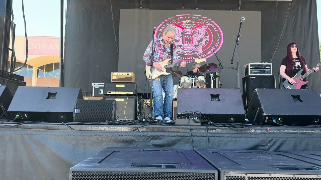 Chris Duarte @ the 2025 Dallas Guitar Show (full set)  May 4, 2025