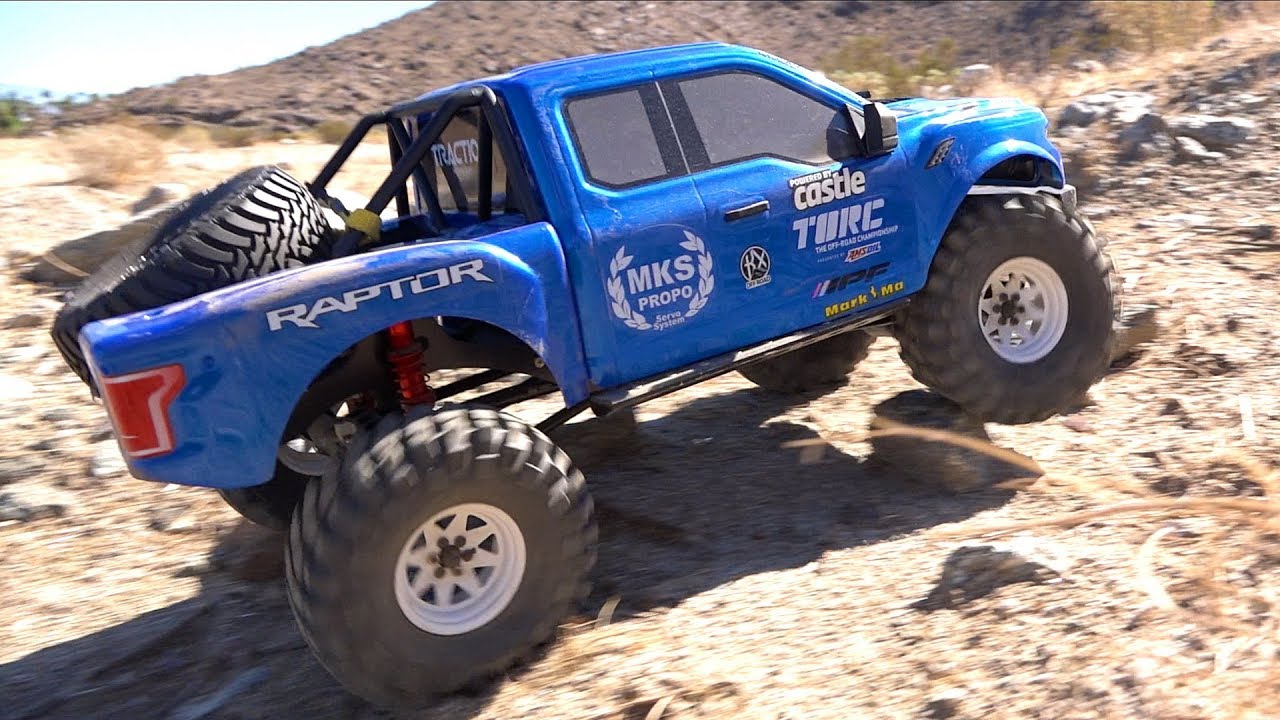 KiNG RAPTOR in the DESERT - NEW TRAIL: 1/8 scale FORD F150 BLUE & WHITE TRACTION HOBBY FOUNDER