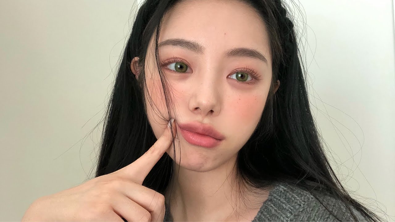 그린 렌즈, 메이크업 어떻게하지 ..? 그린렌즈에 찰떡인 인간 말린장미 메이크업 💚🥀