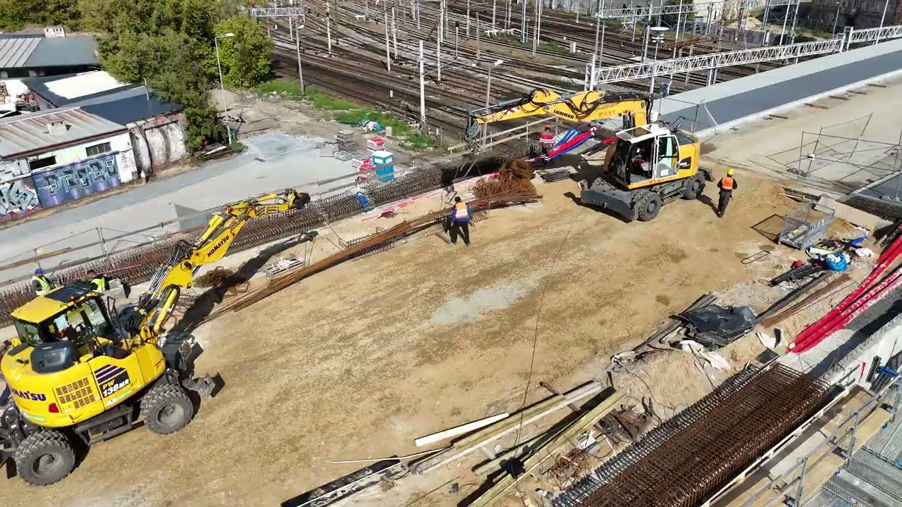 🔴3 października 2025 – Częstochowa / Wiadukt 🚧Nowe barierki 🚧🔴-dwa bloki komunalne. Film w 4K 🙂