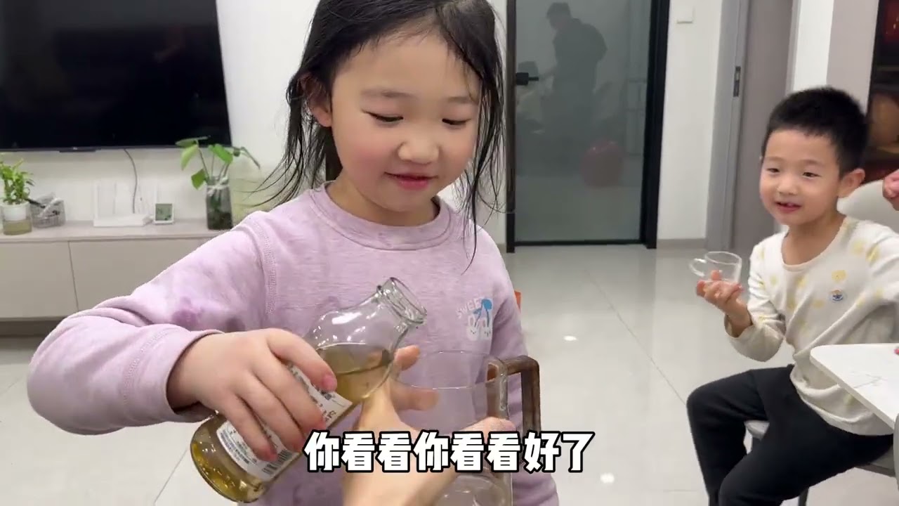 老公6岁的妹妹总针对老公，奶奶在一旁很生气，回家不给她做饭吃
