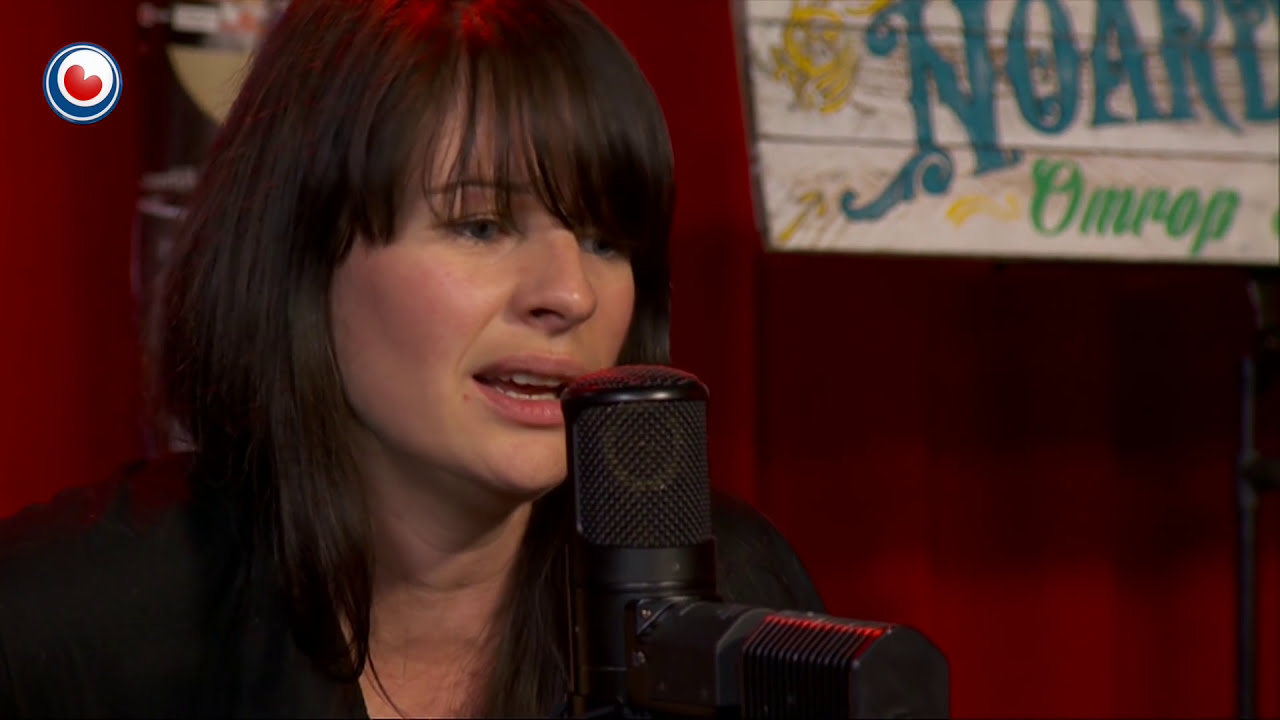 Amy Belle (UK) live yn Noardewyn Omrop Frysl&acirc;n