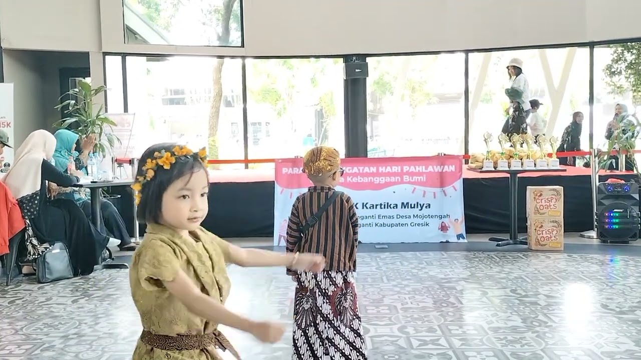 LOMBA FASHION SHOW HARI PAHLAWAN DENGAN TEMA 