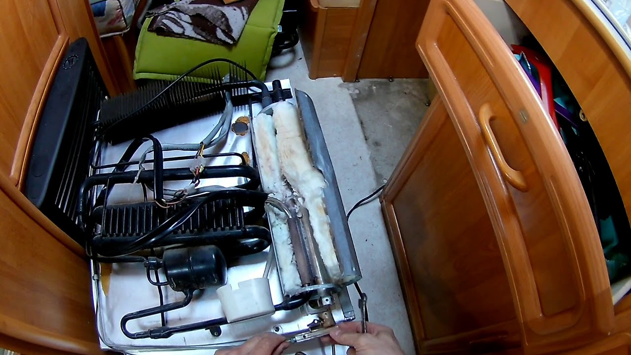 Lodówka absorbcyjna Electrolux w przyczepie kempingowej - montaż dyszy palnika gazu