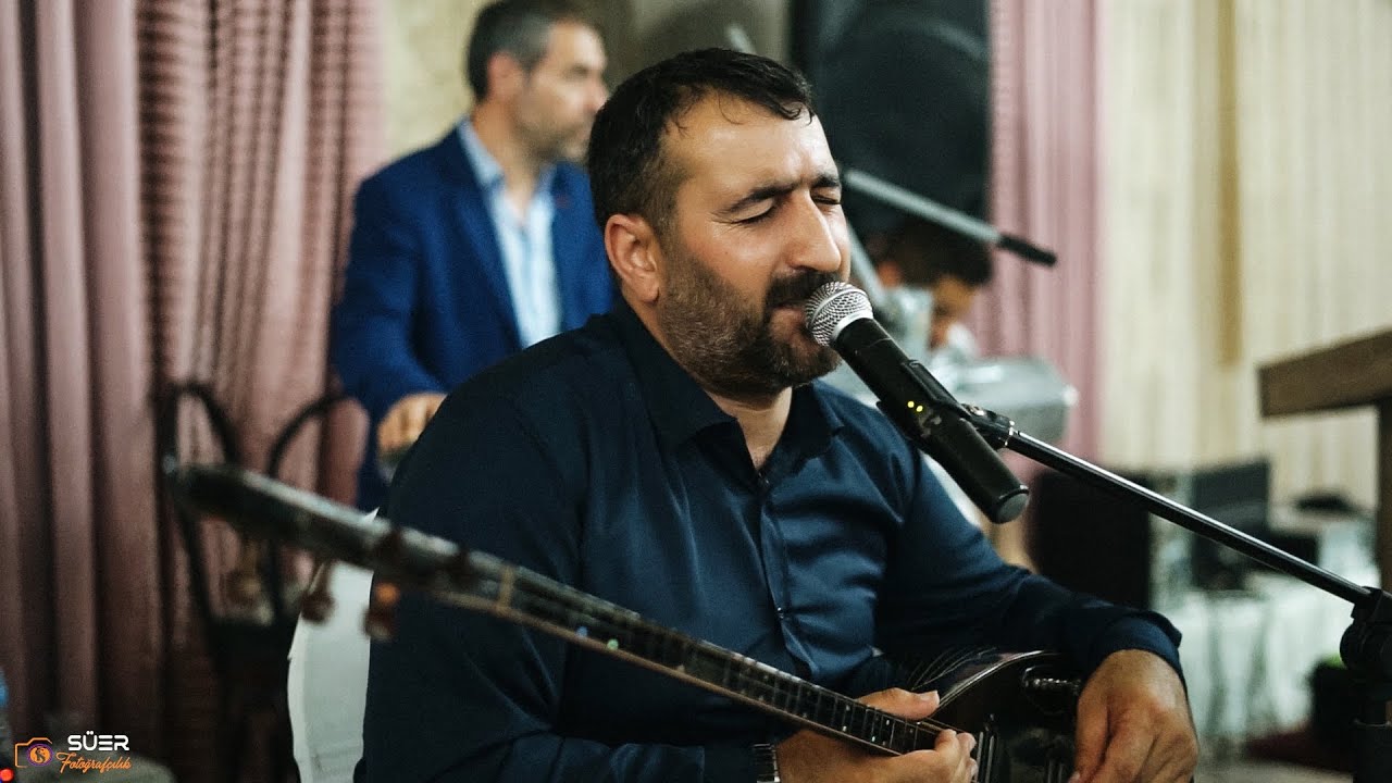 Hamid Karadeniz Yeğeninin Düğününde Sahne de Bomba Şarkılar