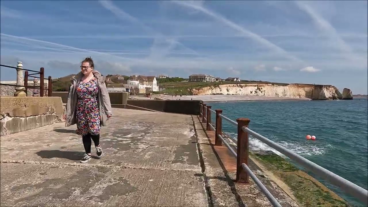 Virtual Walk - Freshwater Bay To St. Agnes Thatched Church - Isle Of Wight - April 2022 | kittikoko