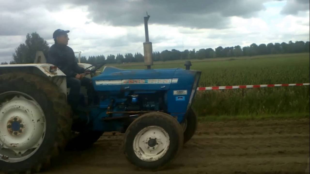 Ford 3055 tractor pulling