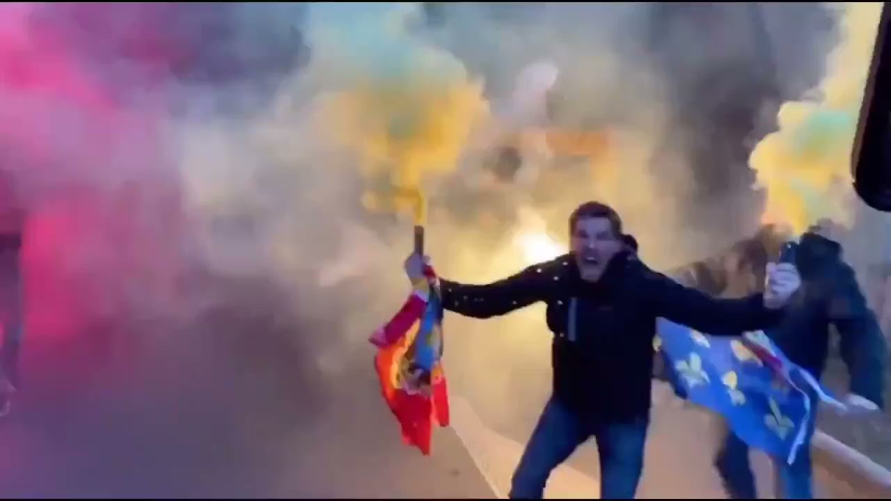 INCROYABLE ! Des milliers de lensois accompagnaient le bus des joueurs LENSOIS vers Lille en 2020/21
