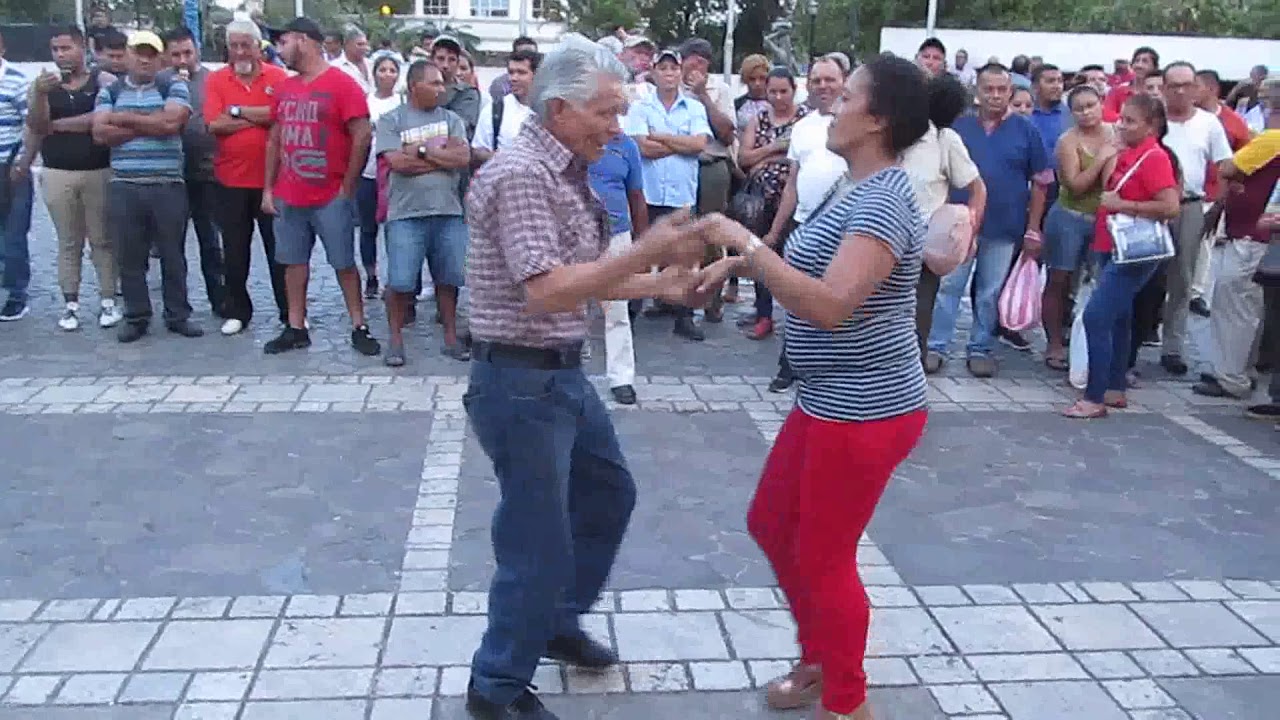 Bachateando con la Marimba USULA Municipal, el 24 de octubre del 2019.