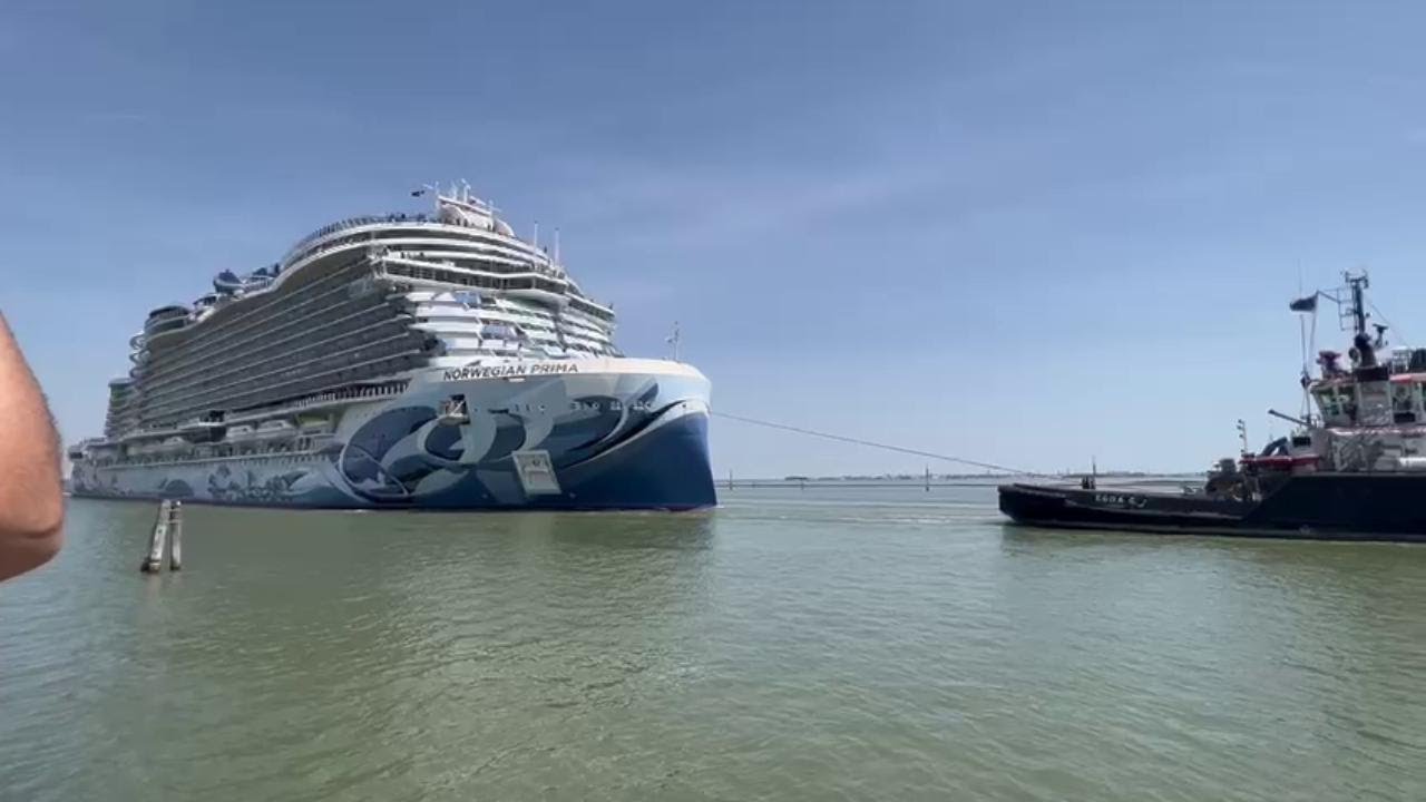 Grandi Navi, la Norwegian esce da Porto Marghera