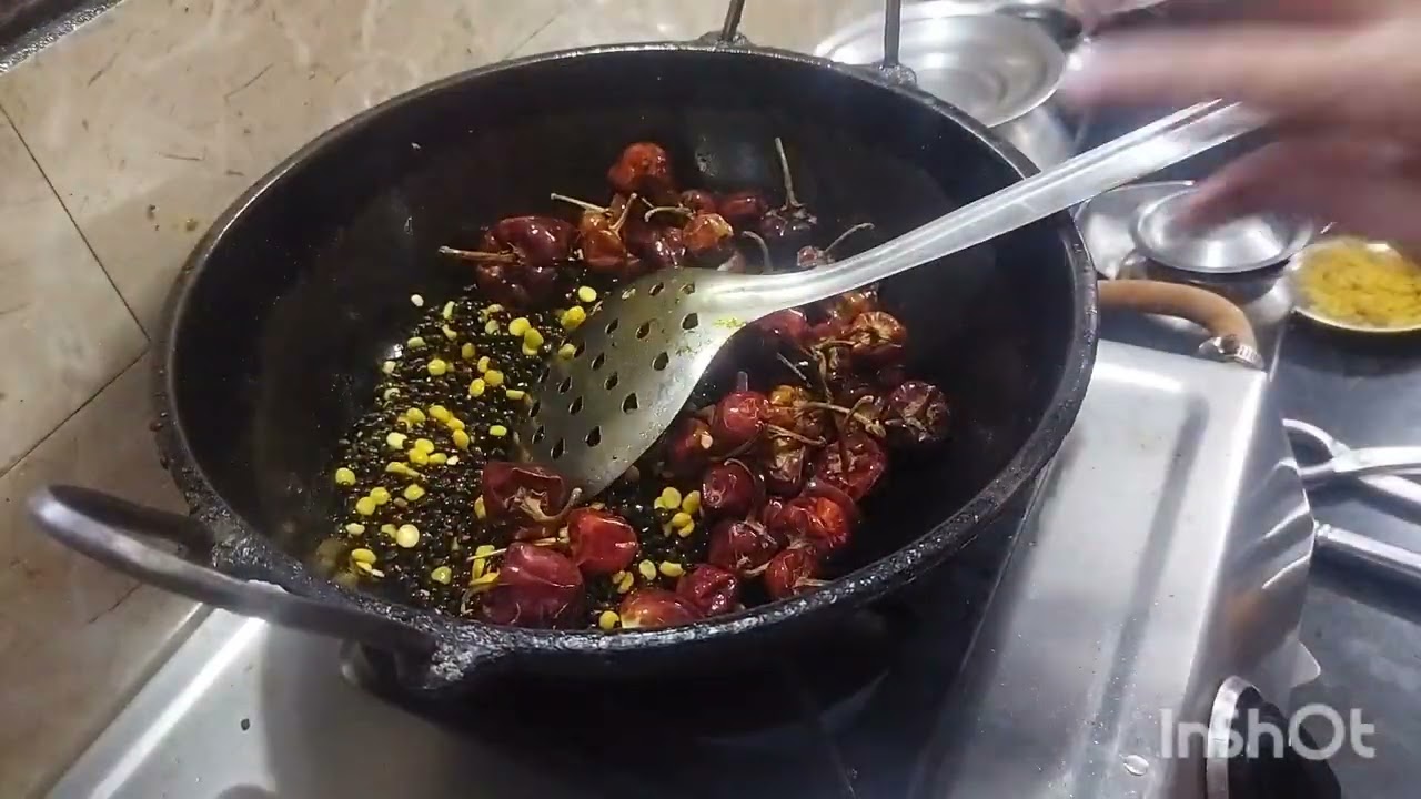 ஒரே வீடியோவில் 2பொடிகள். இட்லி மிளகாய் பொடி.கருப்பு உளுந்து கருப்பு எள்ளு   இட்லி பொடி.