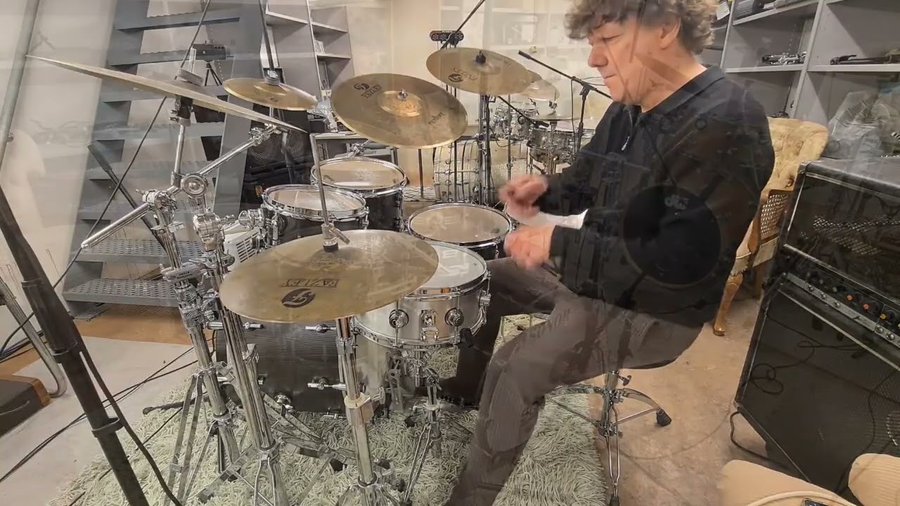 Drumming along the soulful 'Hot tears' by Leif Vollebekk - Sonor SQ2 medium birch drums