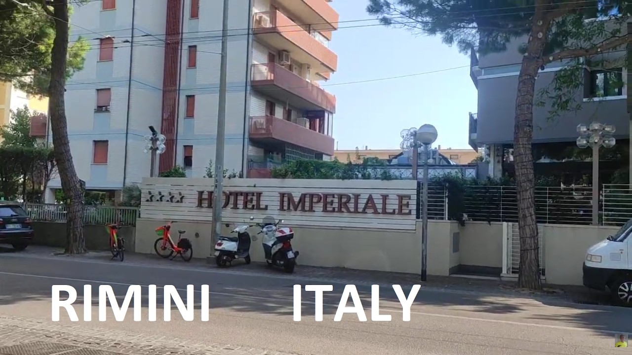 Rimini , Passeggiata tra i migliori hotel e locali in viale A. Vespucci , Marina centro , Emilia R.