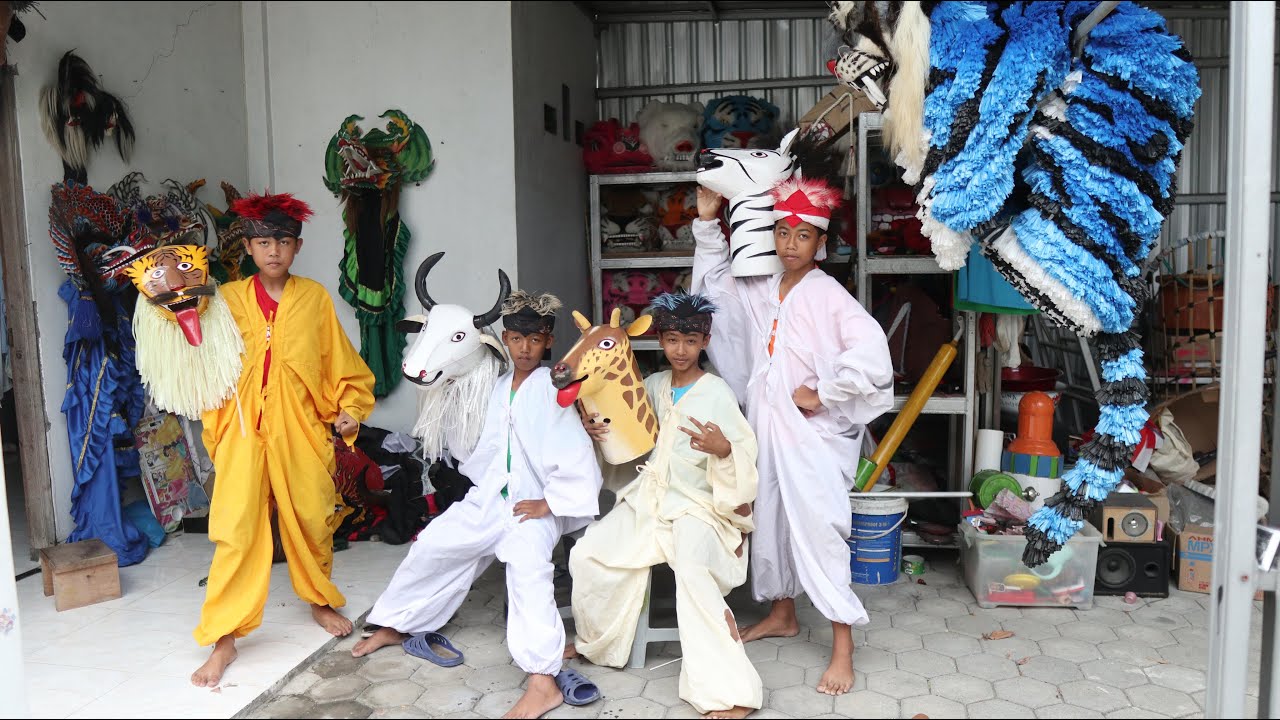 sandi ngevlog MAIN BARONGAN KEWAN KEWANAN KARENA KHODAMNYA MARAH LAMA TIDAK DI BUAT PENTAS