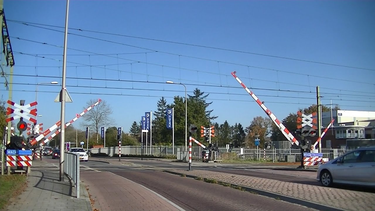 Spoorwegovergang Steenwijk // Dutch railroad crossing