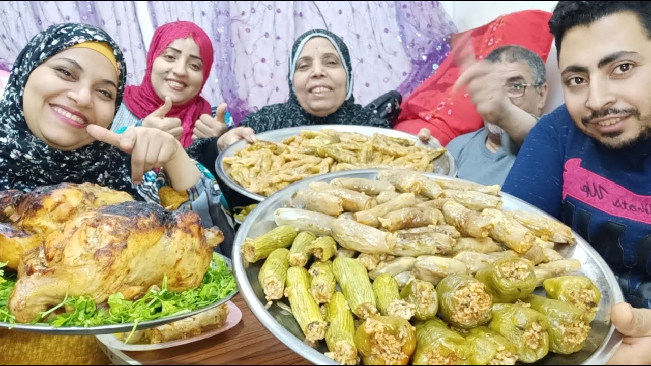 تحدي اكل؛فرختين مشويتين مع المحشي المشكل مع اللمه الحلوه والعقاب حكاوي وبلاوي بعد العمليه😂😂😂