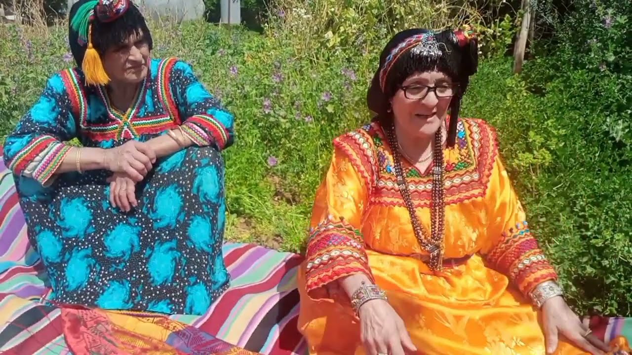 Tamacahut n takurt. Seg tgemmi n yimaziɣen. Xalti Faḍma Saidi