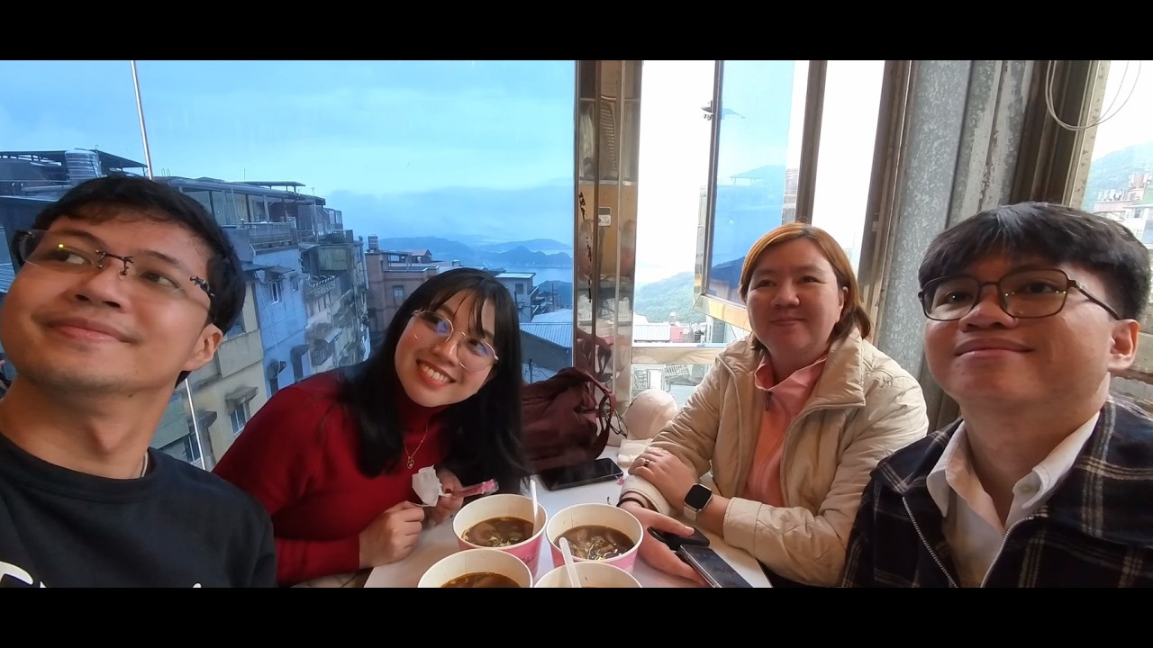 Strolling around Jiufen old street
