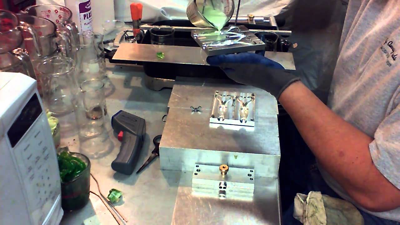 Shooting and pouring a two color Frog Bait