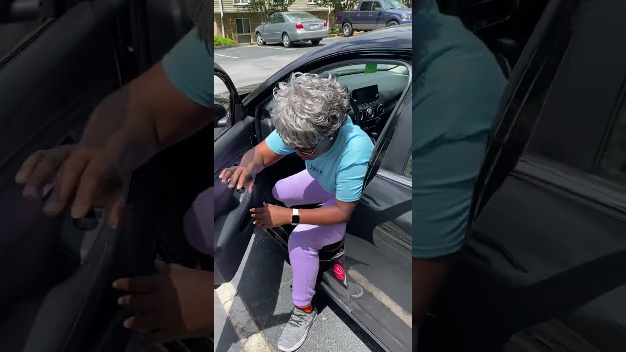 Grandma can&rsquo;t work this new car @PushStartMedia  @Nissan @ComedyCentral