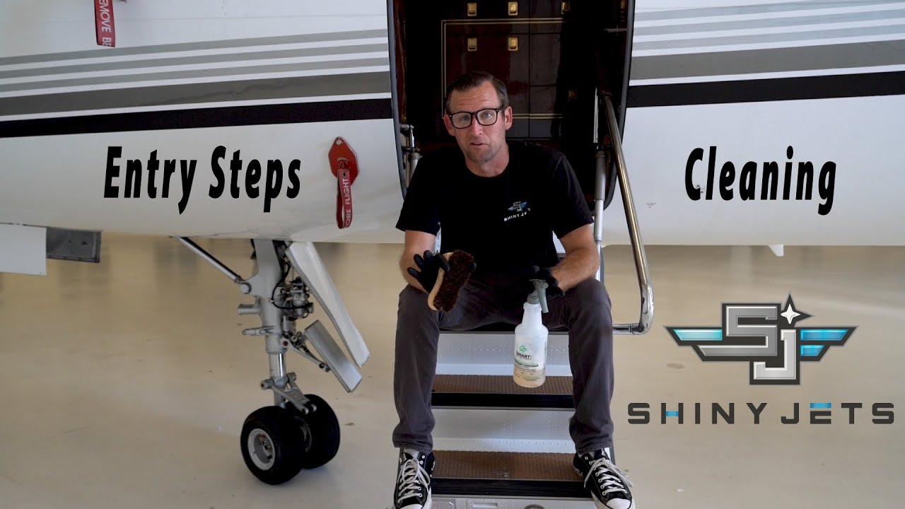 Private Jet - Cleaning Entry Steps