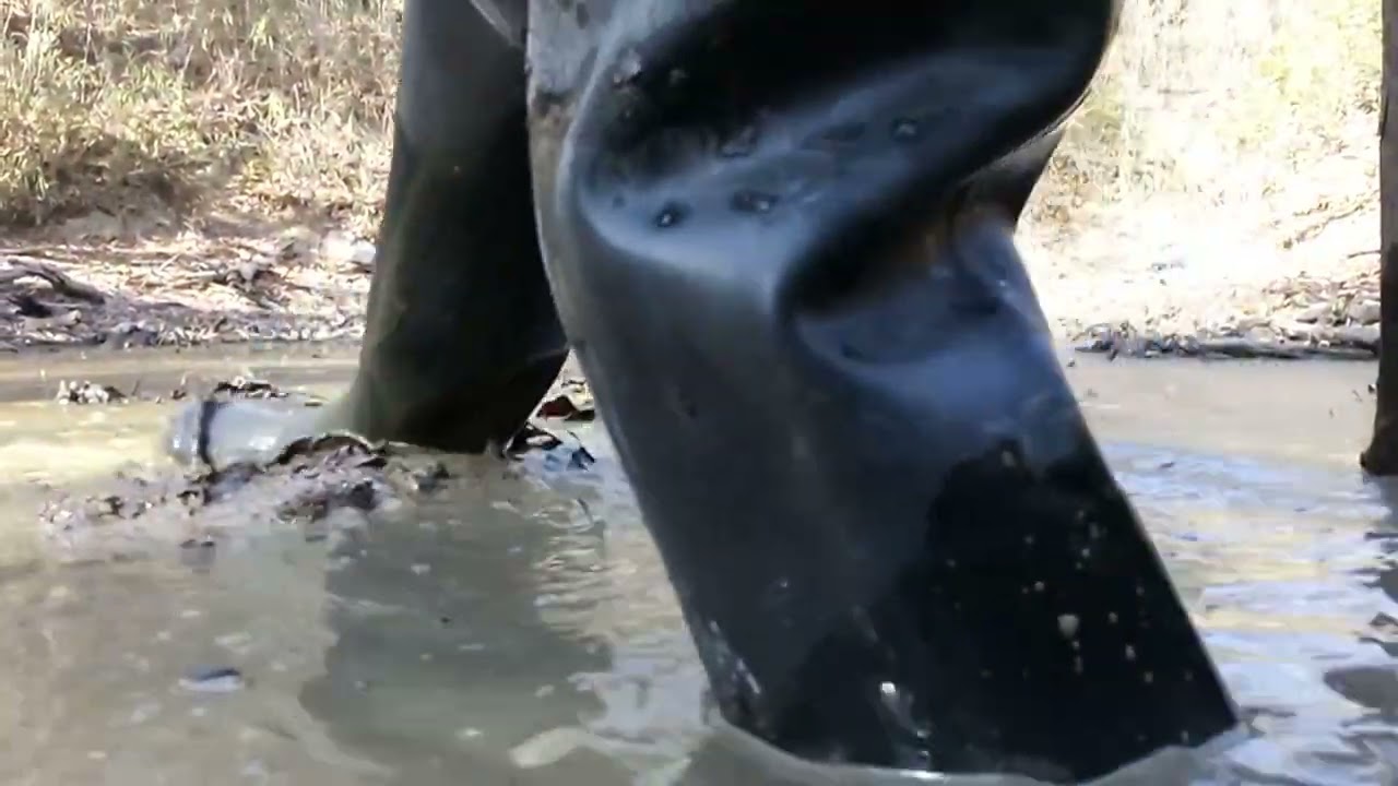 MiTSUUMA hip waders No.1（crotch rubber boots）ミツウマ（三馬）水中長1号（クロッチラバーブーツ）has become mushy トロトロになった泥プール
